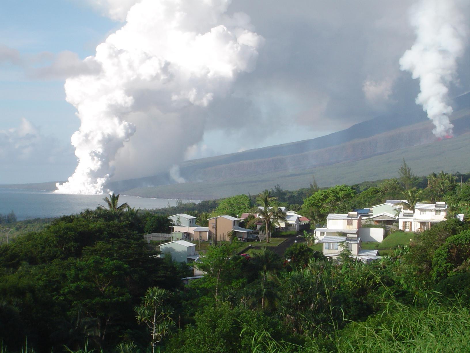 Eruption du Piton de la Fournaise le 05 avril 2007 (Source : OVPF).